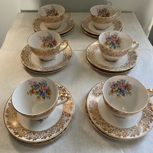 SET OF 6 VINTAGE TEA CUPS AND SAUCERS